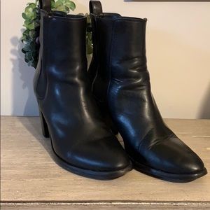 Authentic Burberry  Blk Leather Ankle Boot